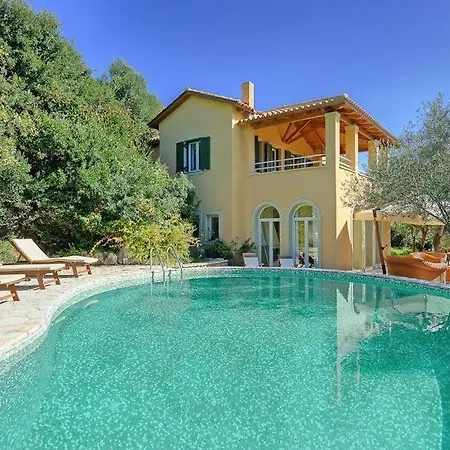 Sleeps 6 Pool Air Con Wifi Sivota