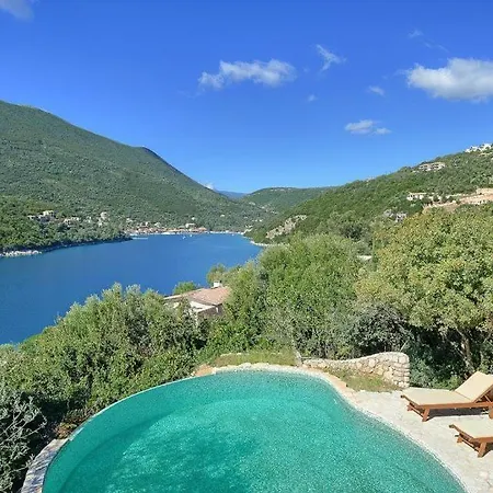 Villa Sleeps 6 Pool Air Con Wifi *